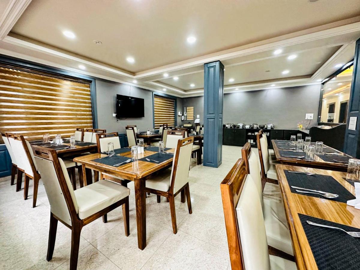 Srinagar Group Of Hotels Exterior photo
