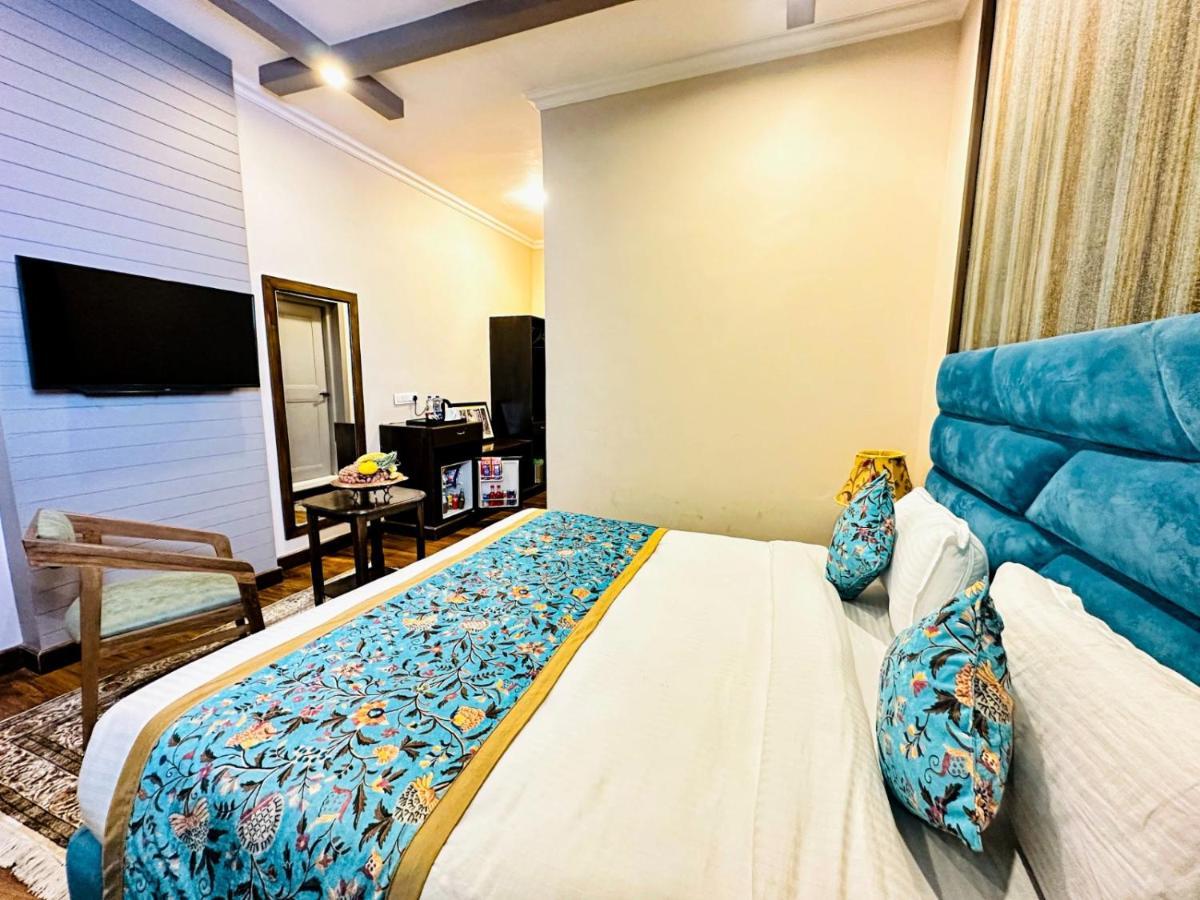 Srinagar Group Of Hotels Exterior photo