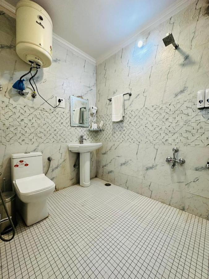 Srinagar Group Of Hotels Exterior photo