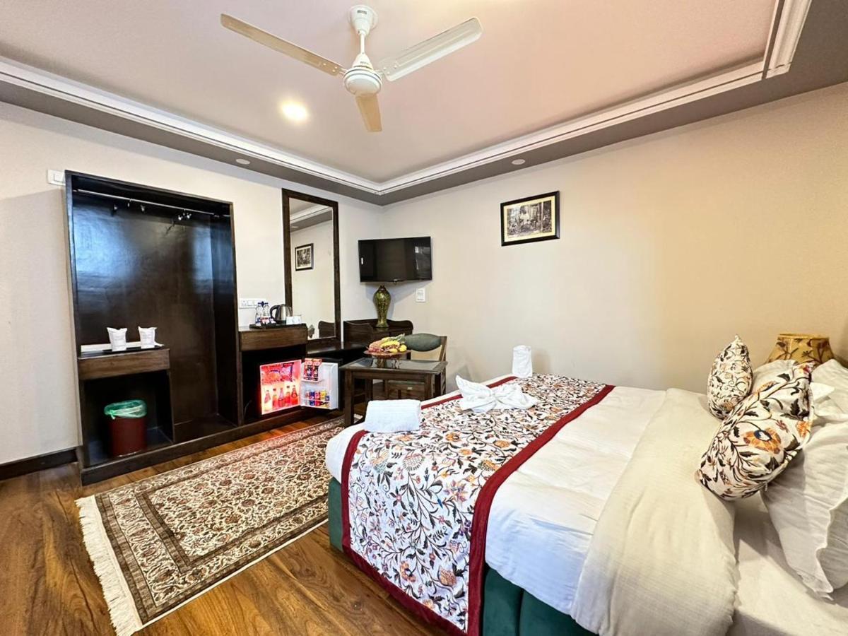Srinagar Group Of Hotels Exterior photo