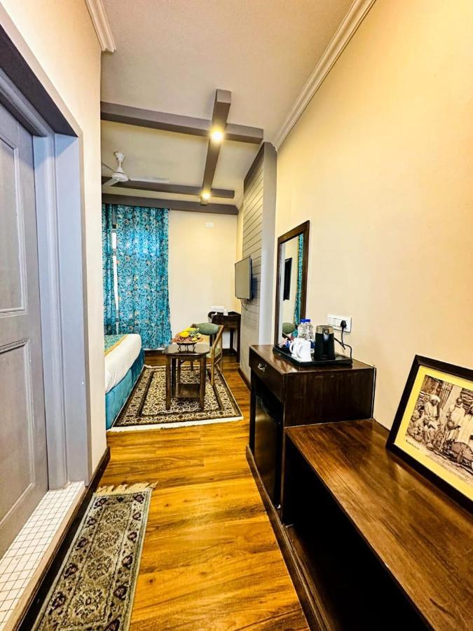 Srinagar Group Of Hotels Exterior photo