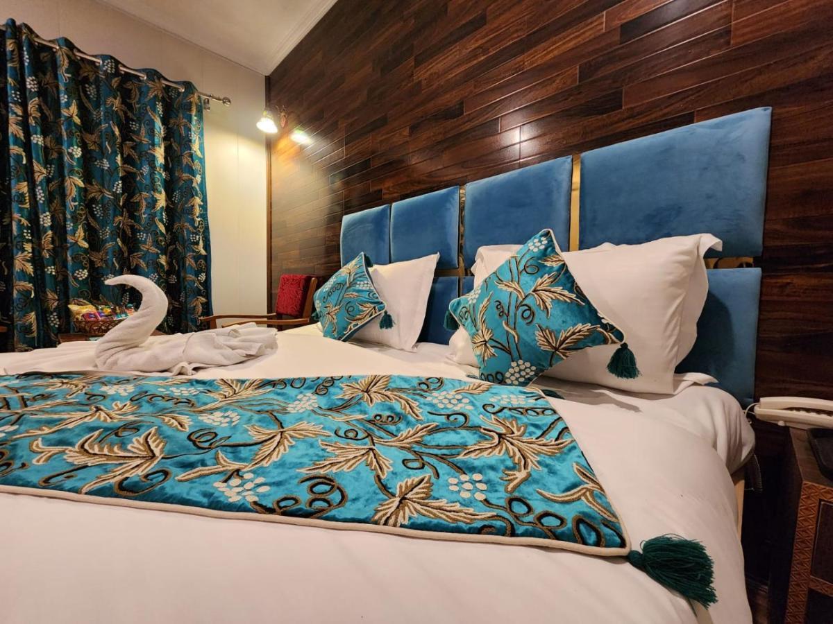 Srinagar Group Of Hotels Exterior photo